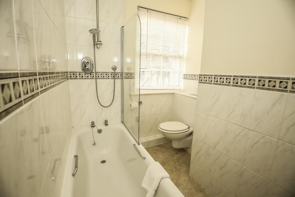 The Angel Hotel Лавенем Номер фото