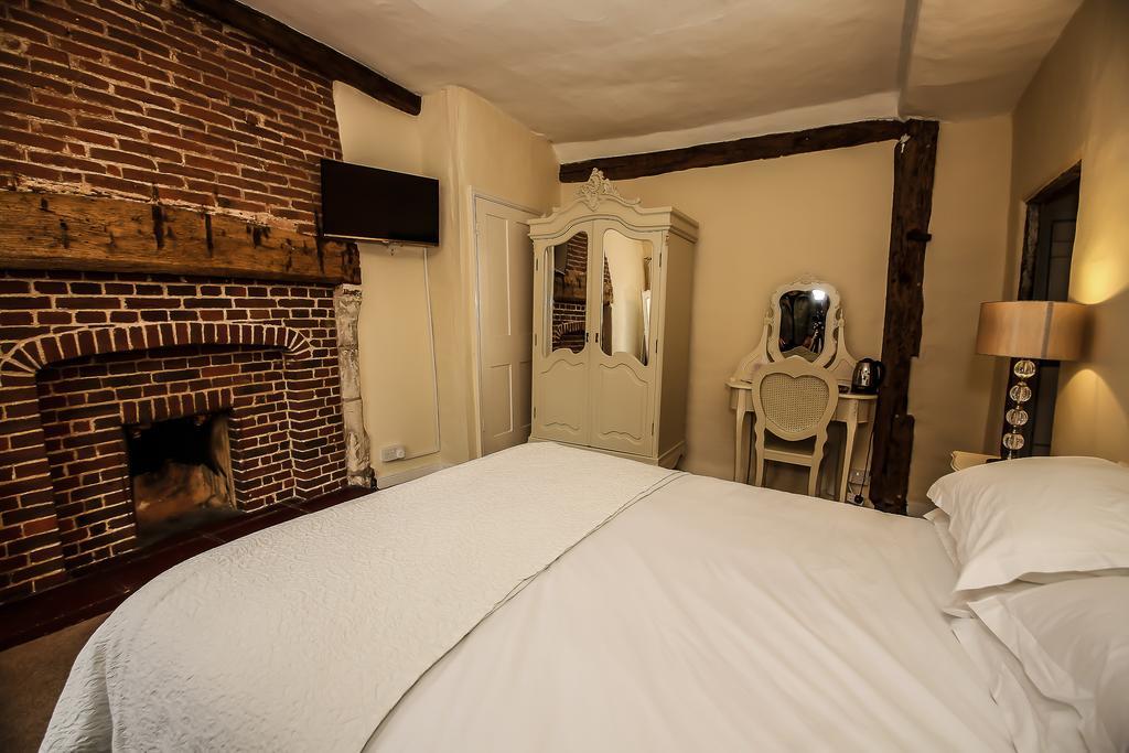 The Angel Hotel Лавенем Номер фото
